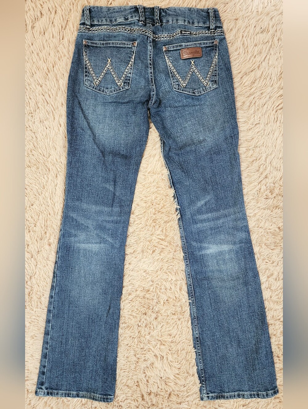 Wrangler Women's Blue Bootcut Jeans w/ contrast stitching - Picture 7 of 7